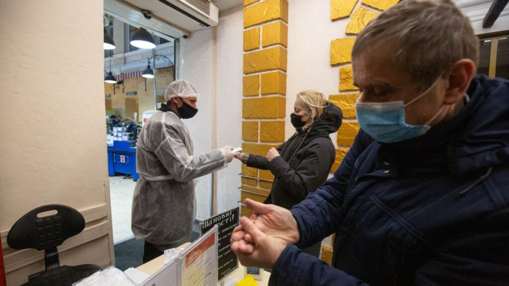 У перший день понад 33 тисячі українців подали заяви на отримання матеріальної допомоги ФОПам – Мінцифри