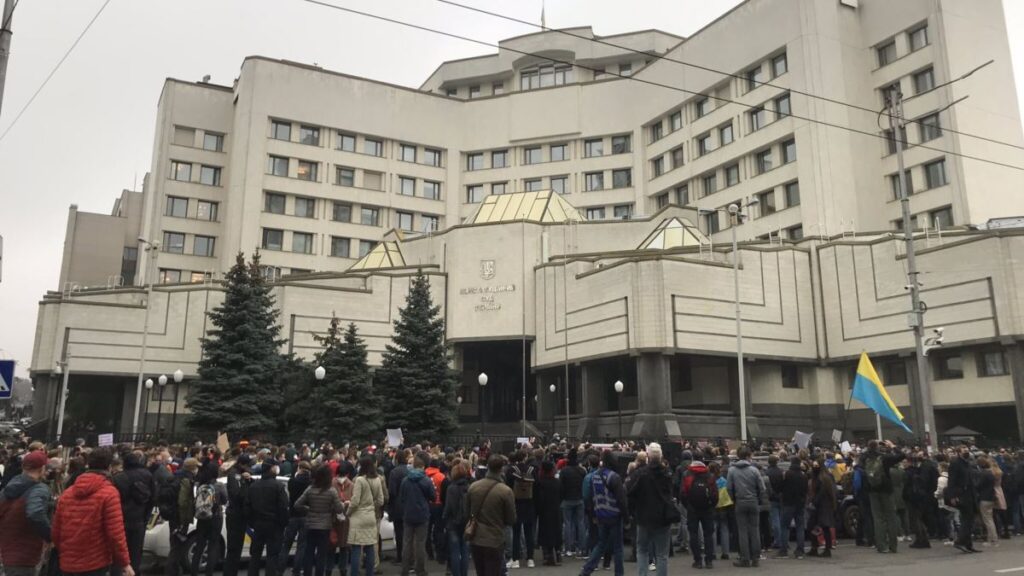 КСУ наполягає на легітимності свого рішення скасувати покарання за недостовірне декларування після його критики